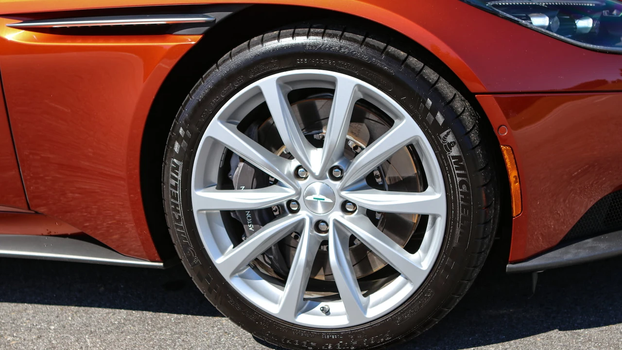 2020 Aston Martin DB11 - Image 26 of 31