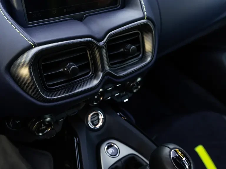 2020 Aston Martin V8 Vantage (2019+) - Image 20 of 31