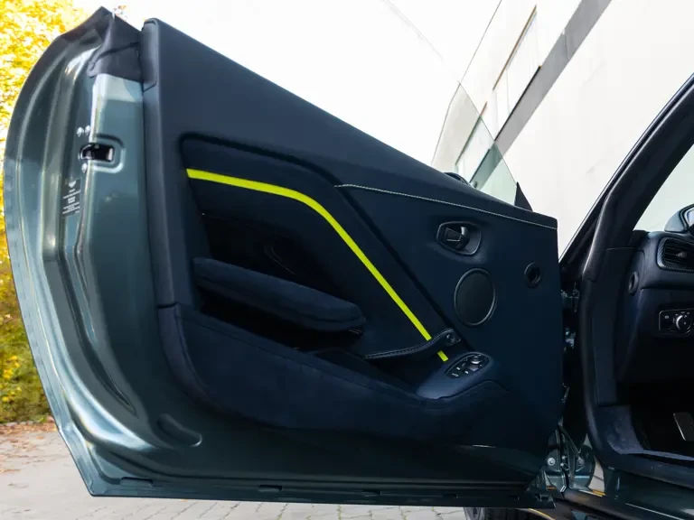 2020 Aston Martin V8 Vantage (2019+) - Image 15 of 31