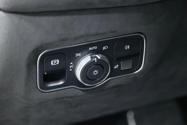 2020 Aston Martin V8 Vantage (2019+) - Image 23 of 31