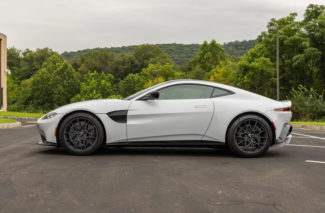 2020 Aston Martin V8 Vantage (2019+) - Image 12 of 31