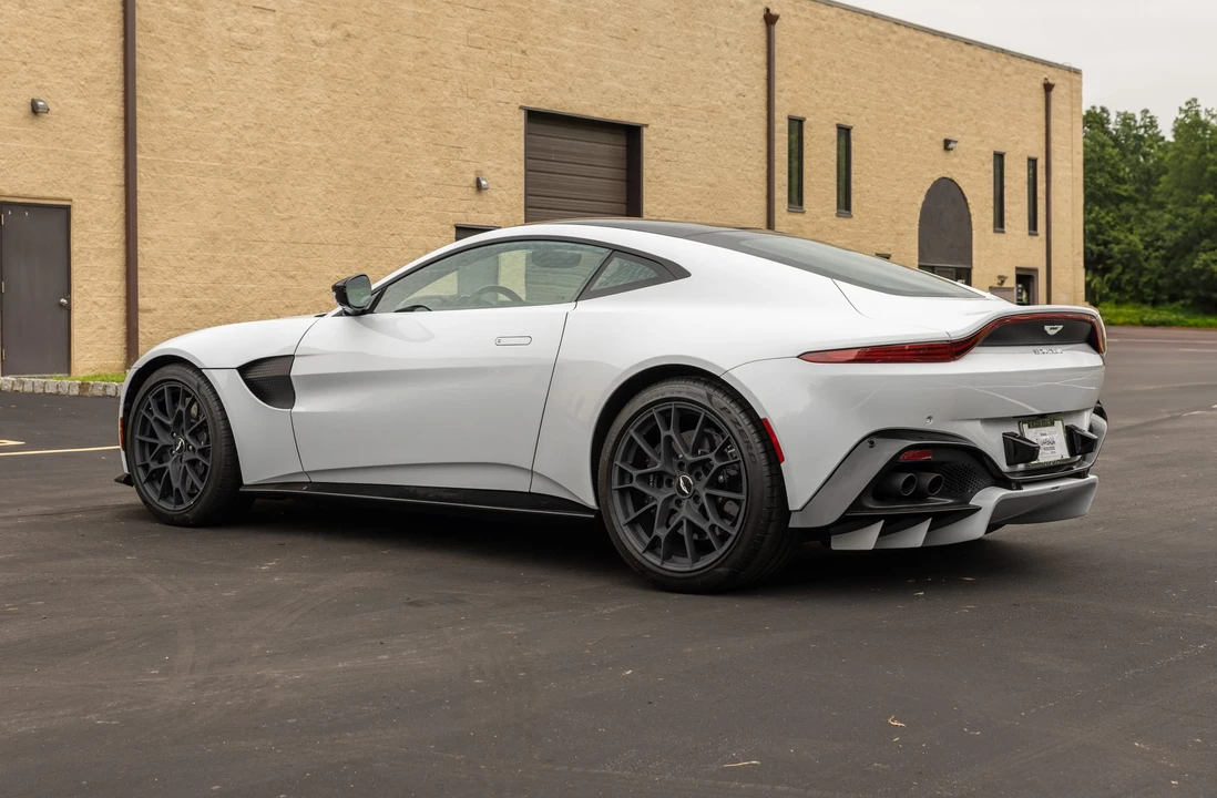2020 Aston Martin V8 Vantage (2019+) - Image 13 of 31