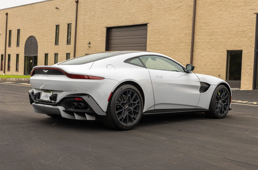 2020 Aston Martin V8 Vantage (2019+) - Image 15 of 31