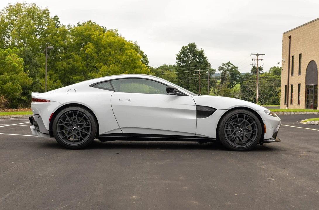 2020 Aston Martin V8 Vantage (2019+) - Image 16 of 31