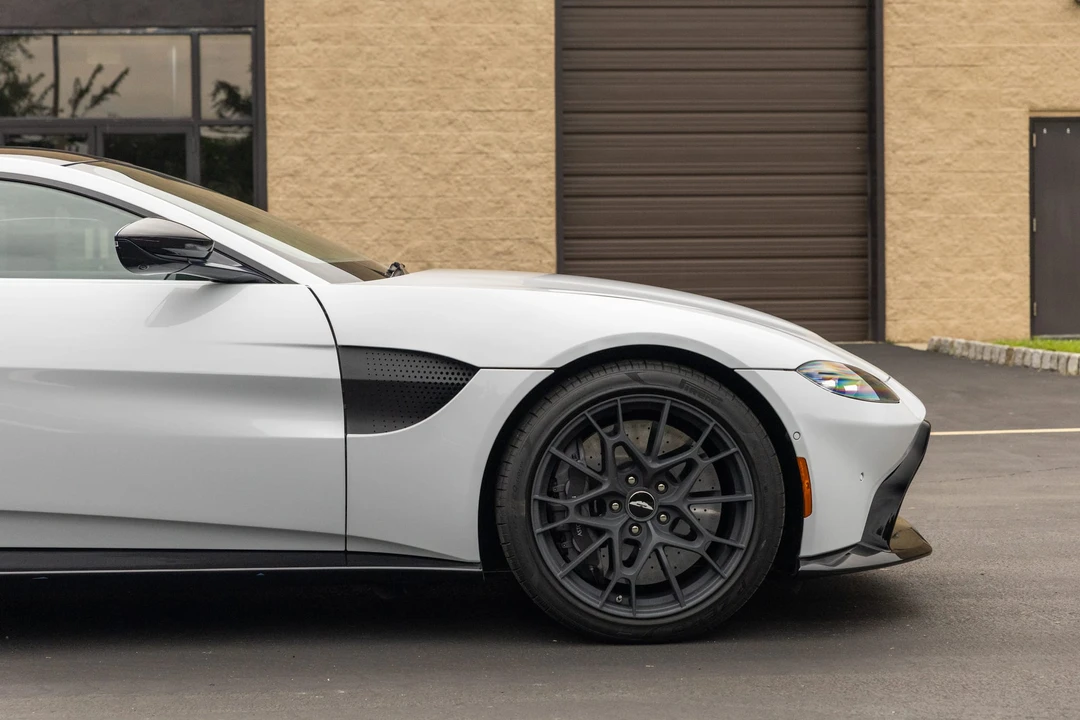 2020 Aston Martin V8 Vantage (2019+) - Image 24 of 31