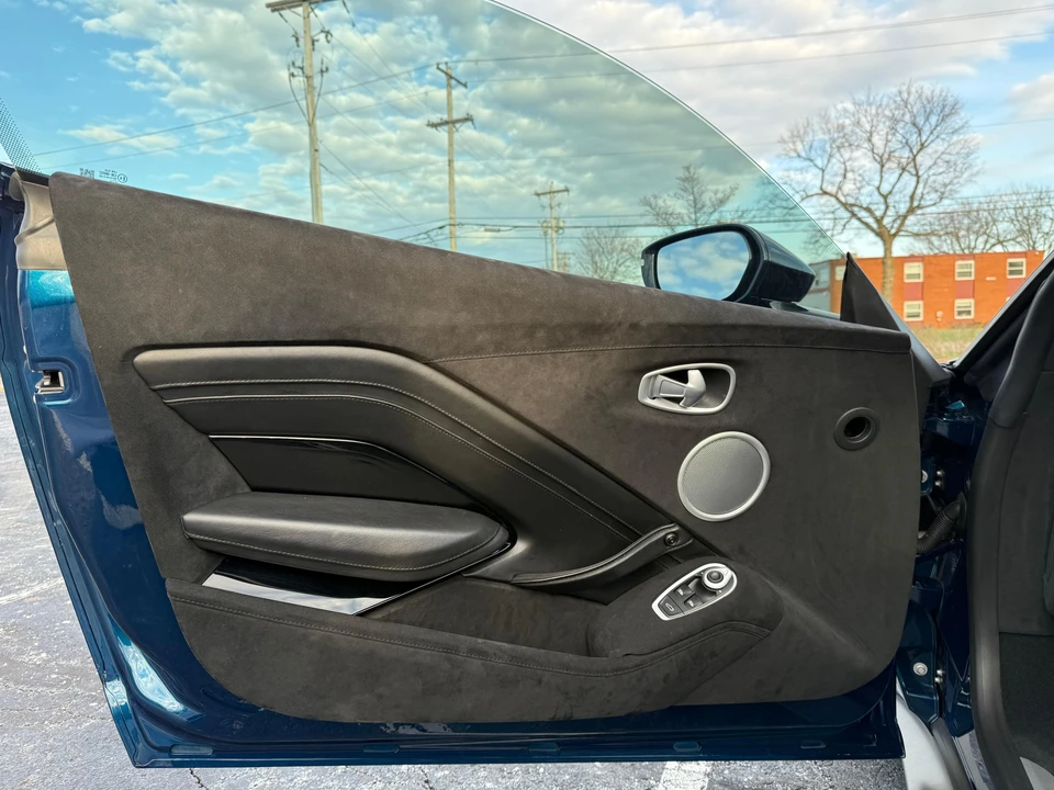 2020 Aston Martin V8 Vantage (2019+) - Image 29 of 31