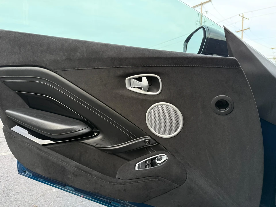 2020 Aston Martin V8 Vantage (2019+) - Image 30 of 31