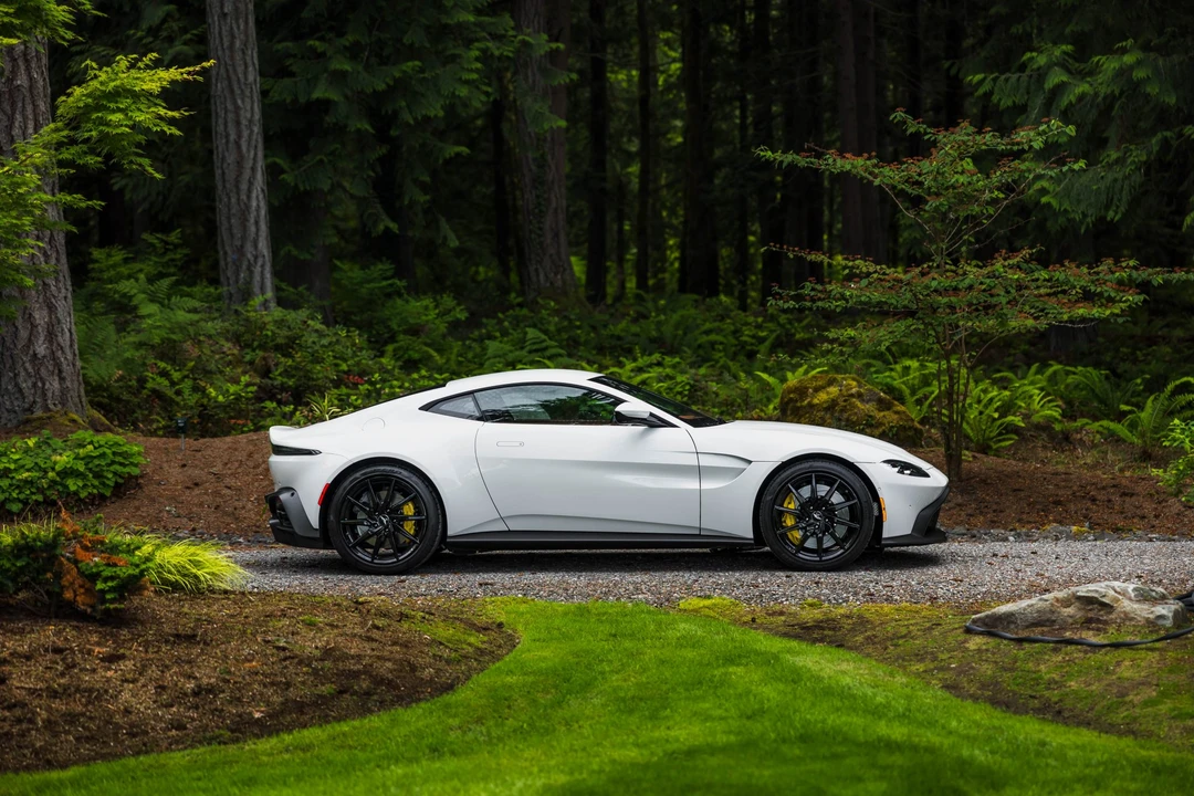 2020 Aston Martin V8 Vantage (2019+) - Image 12 of 31