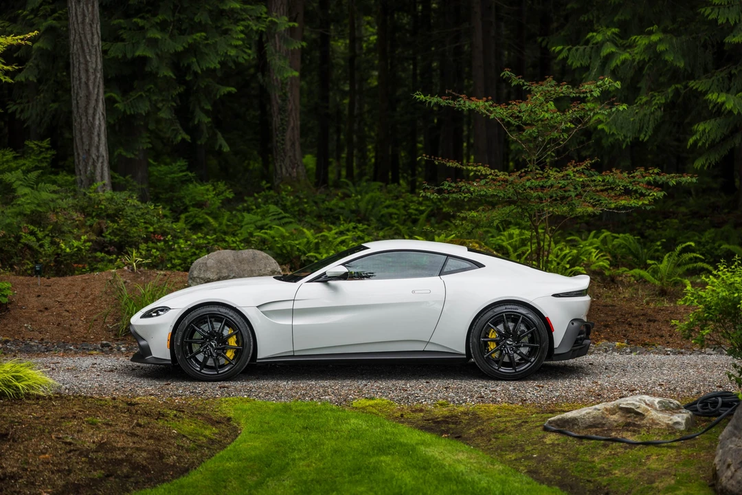 2020 Aston Martin V8 Vantage (2019+) - Image 4 of 31