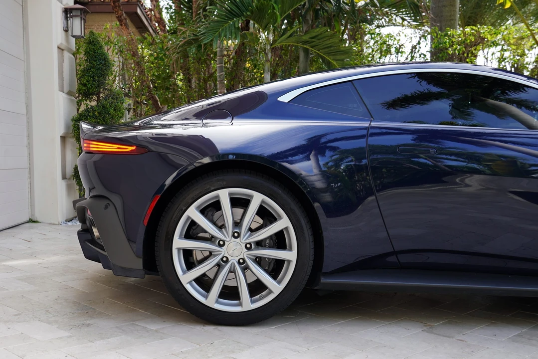 2020 Aston Martin V8 Vantage (2019+) - Image 14 of 31
