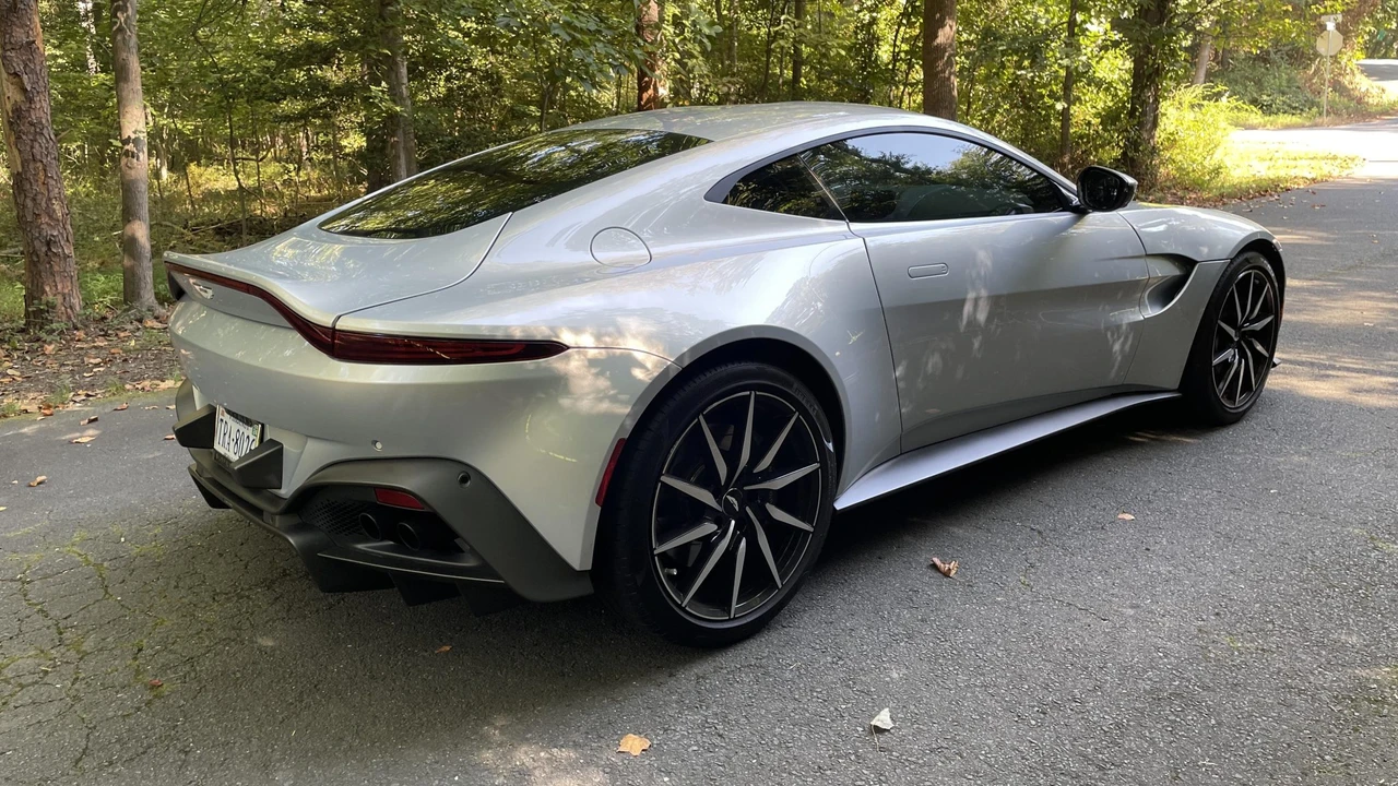 2020 Aston Martin V8 Vantage (2019+) - Image 10 of 31