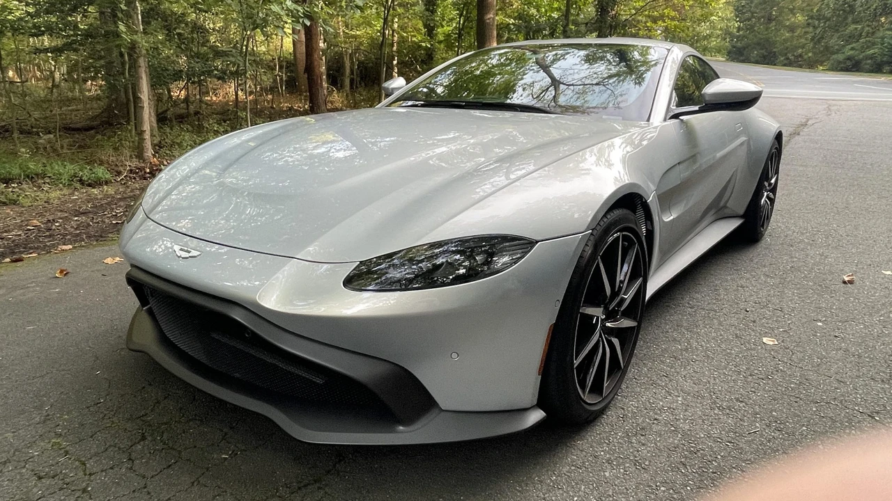 2020 Aston Martin V8 Vantage (2019+) - Image 3 of 31