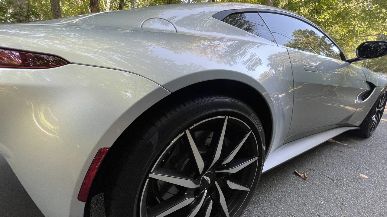 2020 Aston Martin V8 Vantage (2019+) - Image 25 of 31