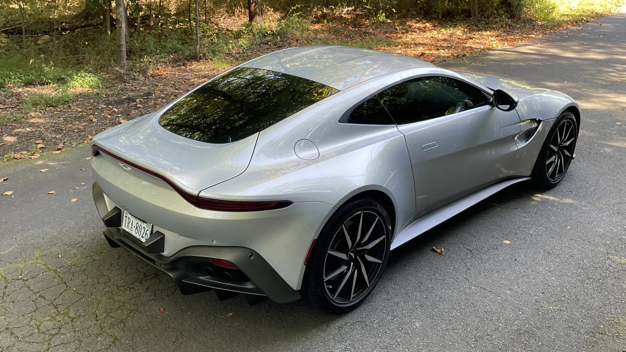 2020 Aston Martin V8 Vantage (2019+) - Image 11 of 31