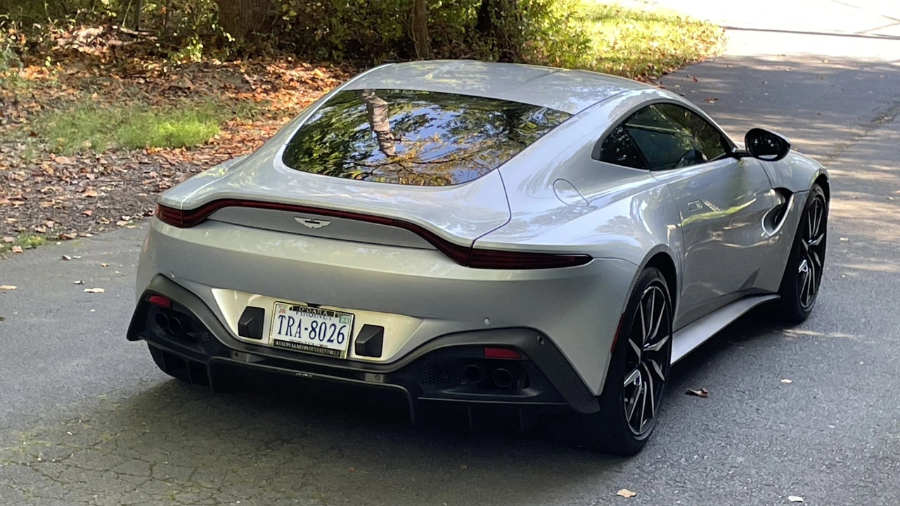2020 Aston Martin V8 Vantage (2019+) - Image 13 of 31
