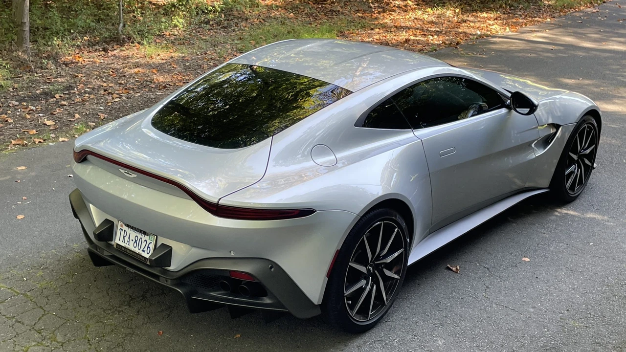 2020 Aston Martin V8 Vantage (2019+) - Image 12 of 31
