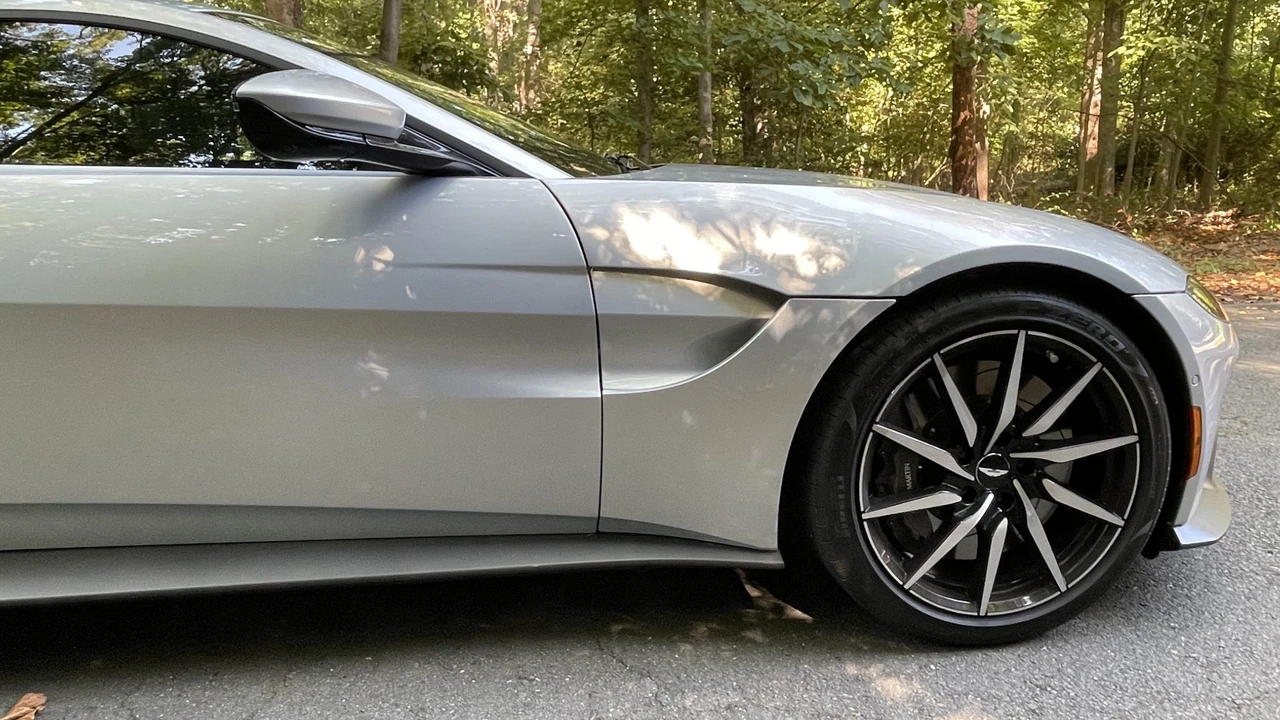 2020 Aston Martin V8 Vantage (2019+) - Image 23 of 31