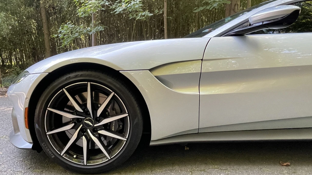 2020 Aston Martin V8 Vantage (2019+) - Image 30 of 31