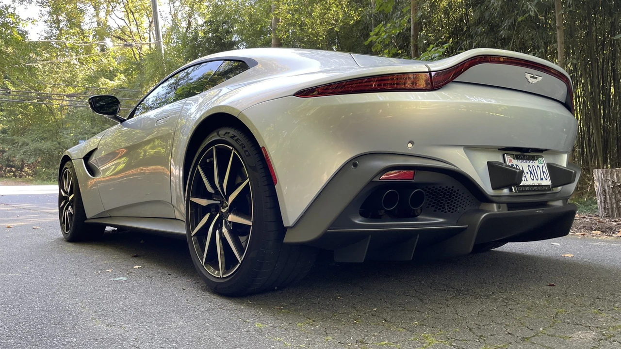 2020 Aston Martin V8 Vantage (2019+) - Image 17 of 31