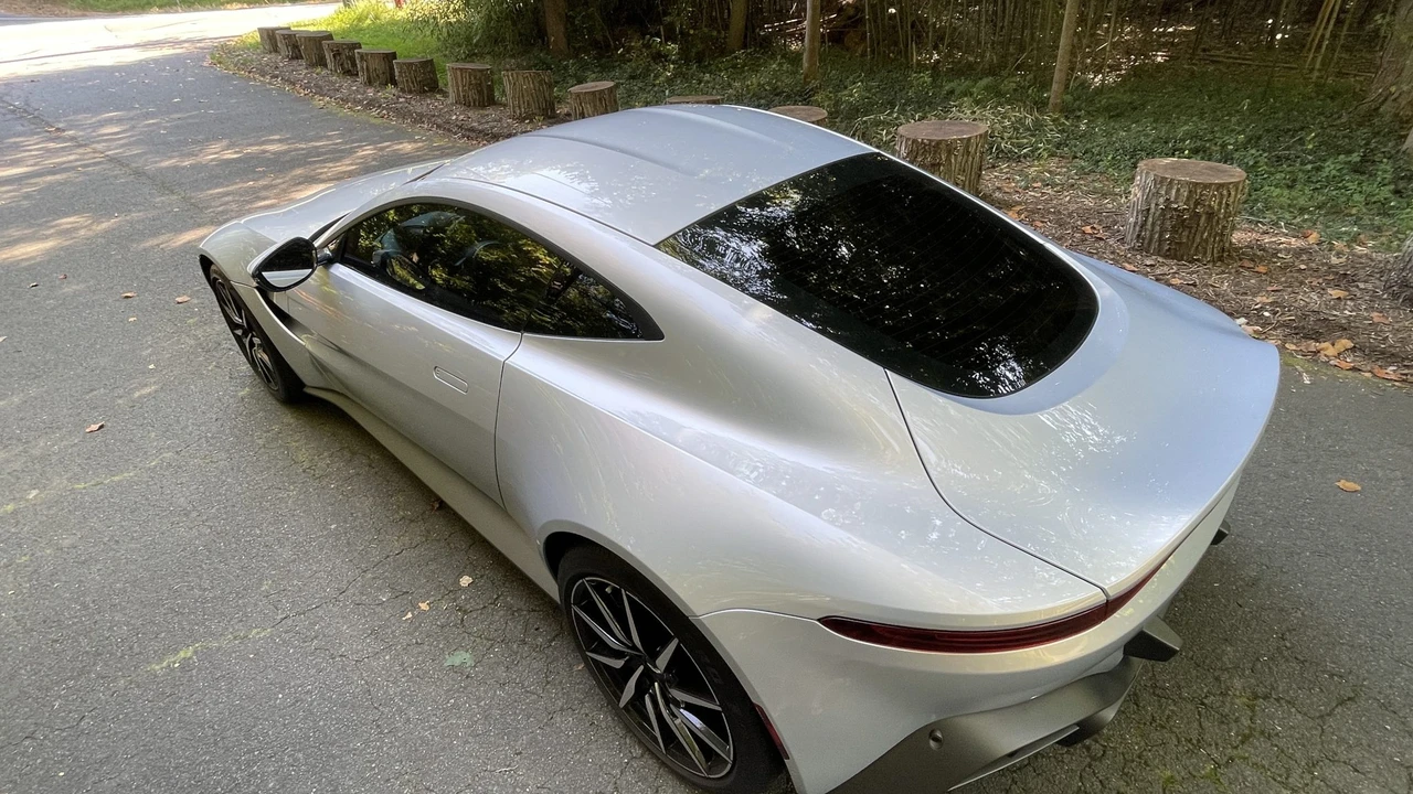 2020 Aston Martin V8 Vantage (2019+) - Image 15 of 31