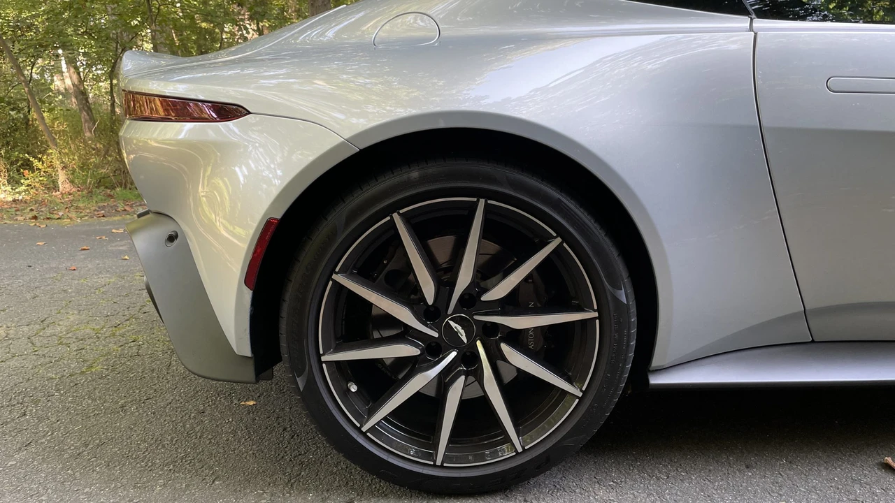 2020 Aston Martin V8 Vantage (2019+) - Image 26 of 31