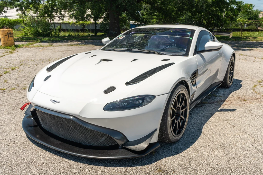 2020 Aston Martin V8 Vantage (2019+) - Image 9 of 31