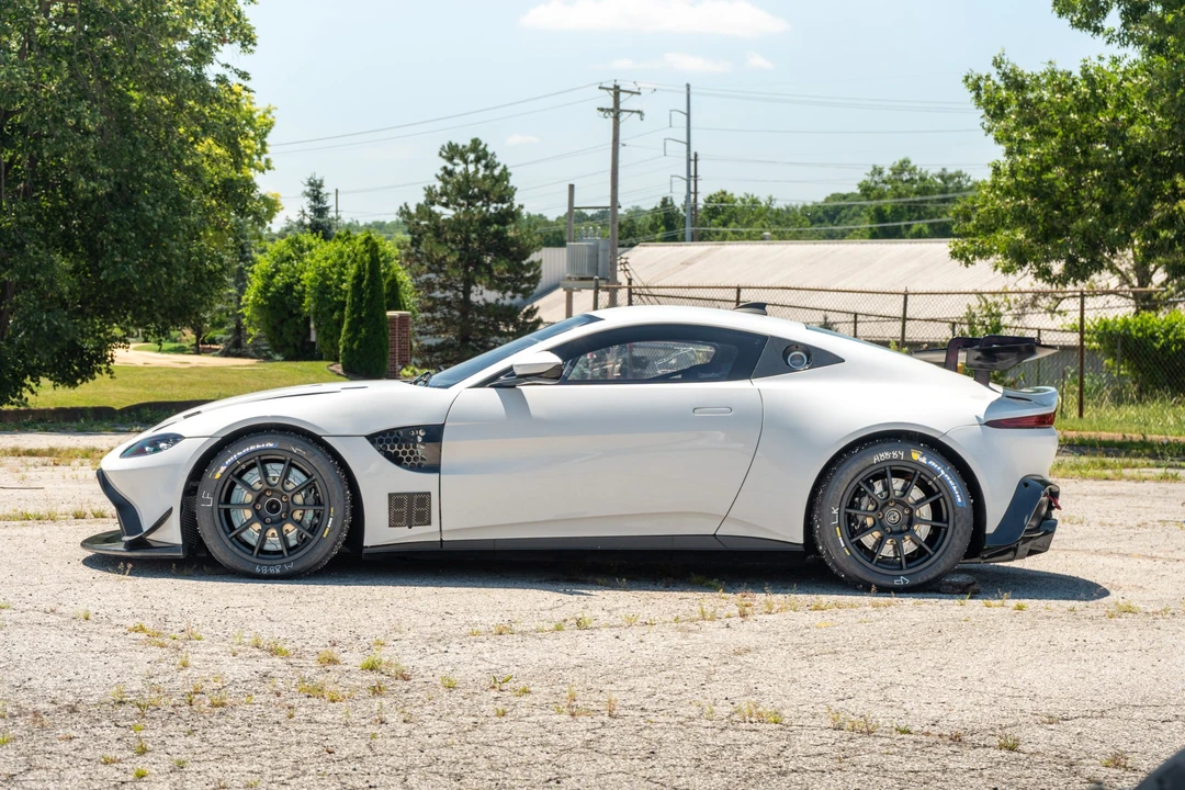 2020 Aston Martin V8 Vantage (2019+) - Image 15 of 31