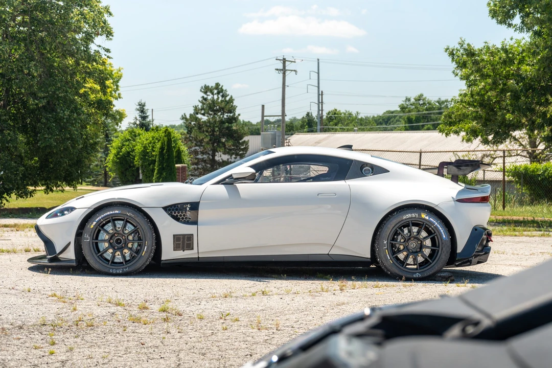 2020 Aston Martin V8 Vantage (2019+) - Image 14 of 31
