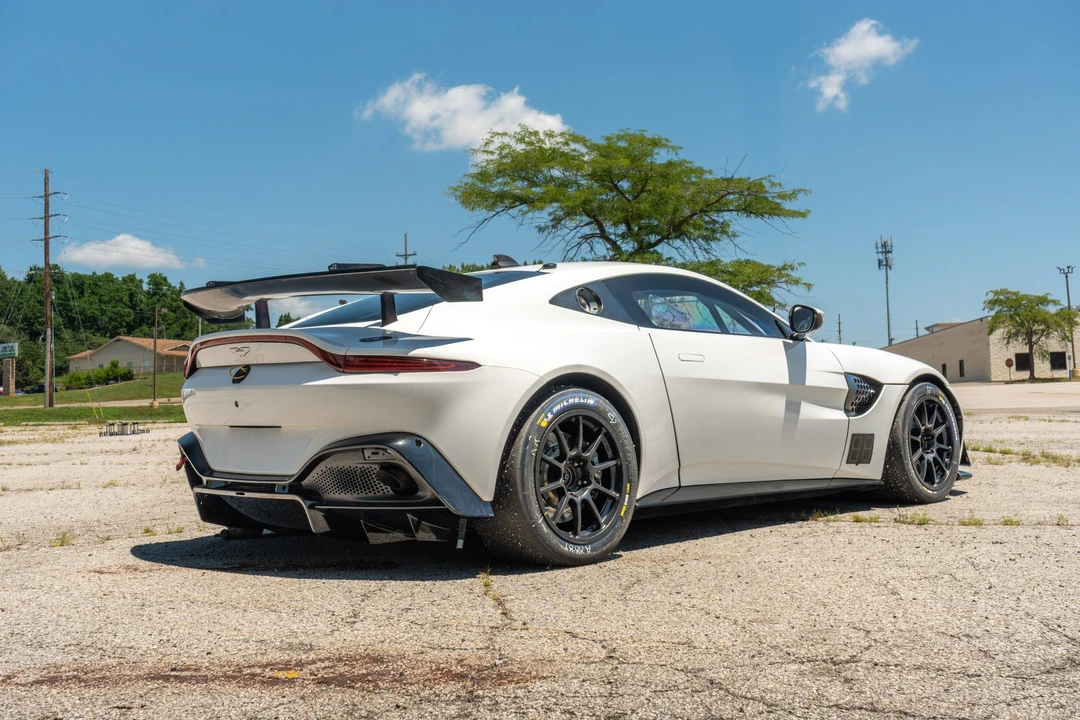 2020 Aston Martin V8 Vantage (2019+) - Image 24 of 31