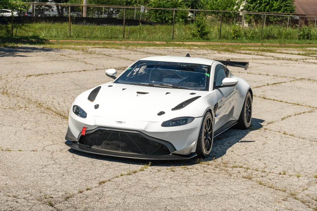 2020 Aston Martin V8 Vantage (2019+) - Image 2 of 31