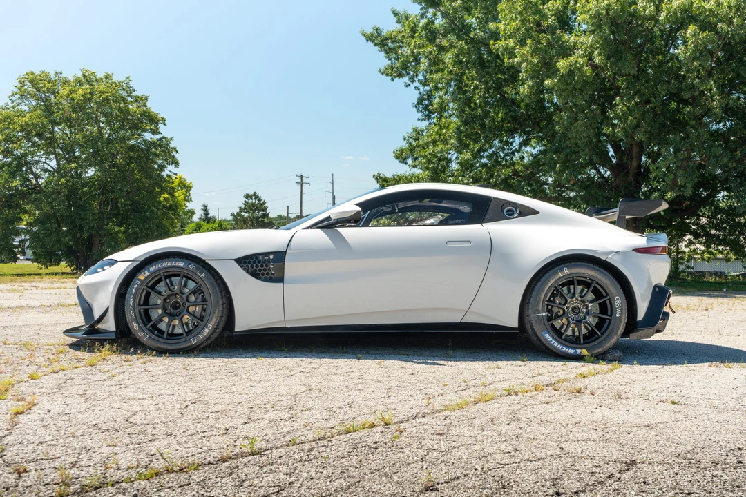 2020 Aston Martin V8 Vantage (2019+) - Image 9 of 31