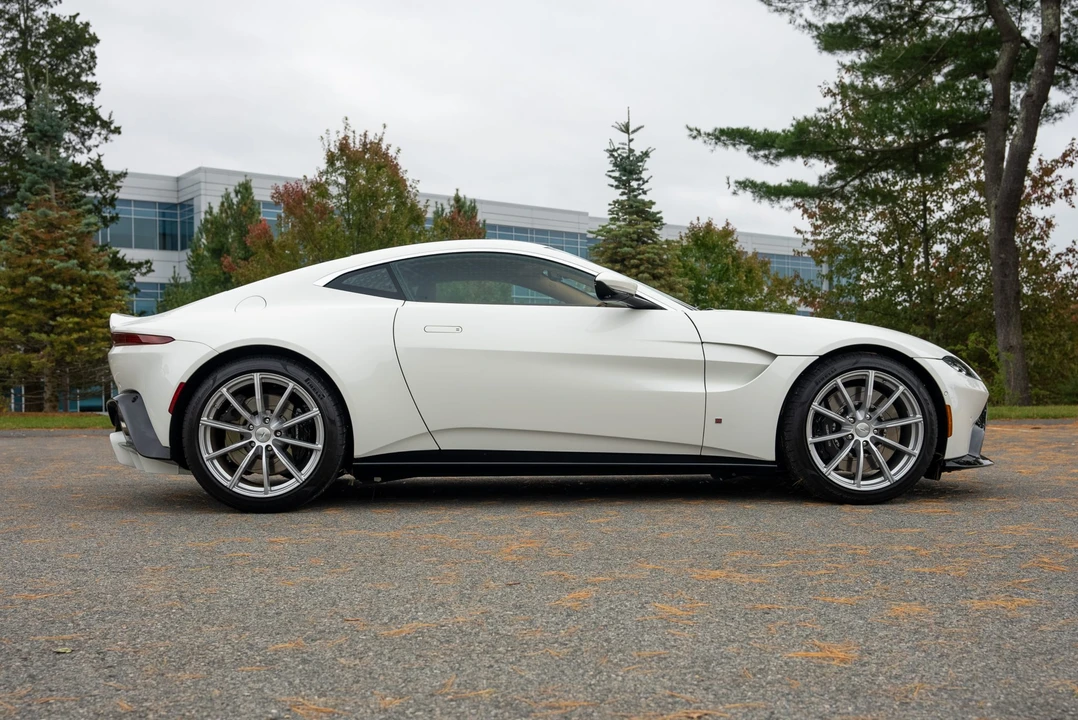 2020 Aston Martin V8 Vantage (2019+) - Image 19 of 31