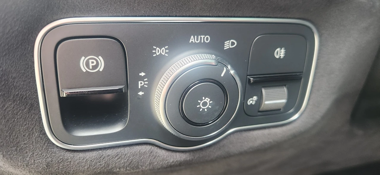 2020 Aston Martin V8 Vantage (2019+) - Image 9 of 12