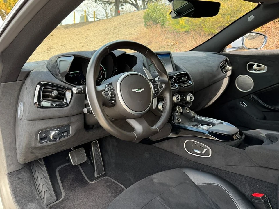 2020 Aston Martin V8 Vantage (2019+) - Image 29 of 31