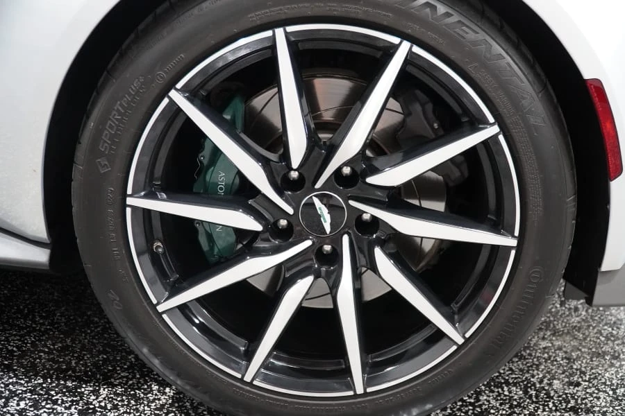 2020 Aston Martin V8 Vantage (2019+) - Image 24 of 31