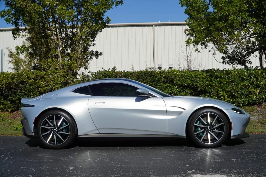 2020 Aston Martin V8 Vantage (2019+) - Image 2 of 31
