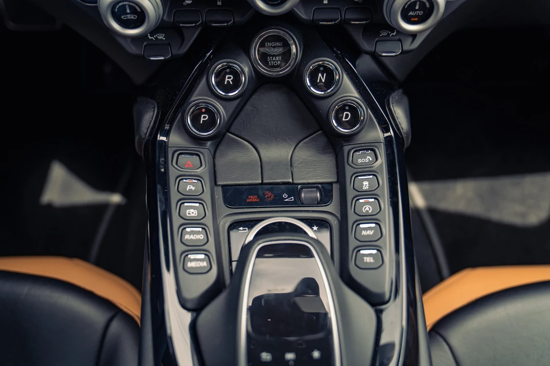 2020 Aston Martin V8 Vantage (2019+) - Image 30 of 31
