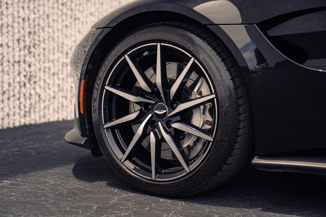 2020 Aston Martin V8 Vantage (2019+) - Image 17 of 31