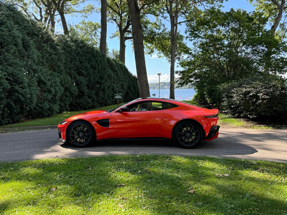 2020 Aston Martin V8 Vantage (2019+) - Image 9 of 31
