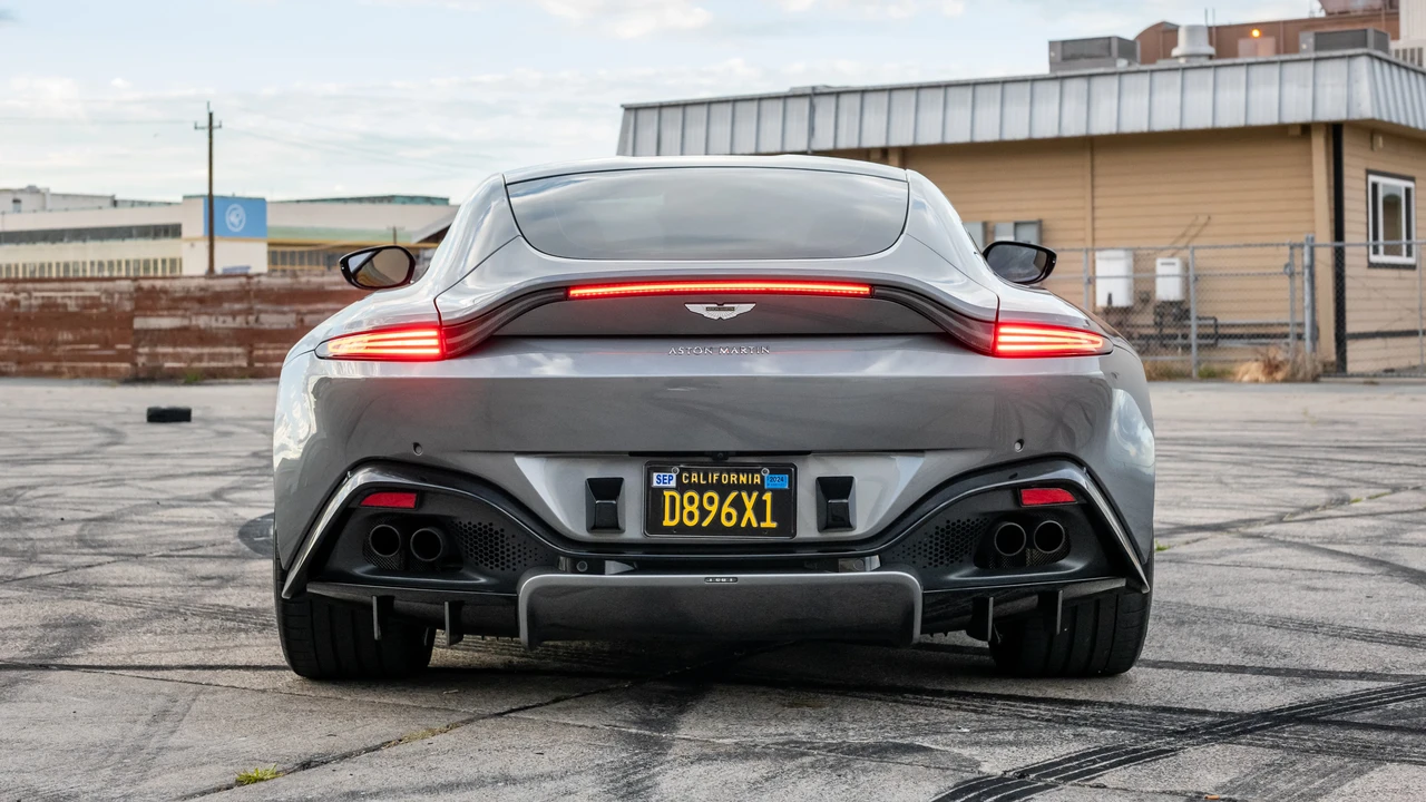2020 Aston Martin V8 Vantage (2019+) - Image 15 of 31