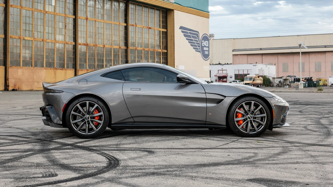 2020 Aston Martin V8 Vantage (2019+) - Image 4 of 31