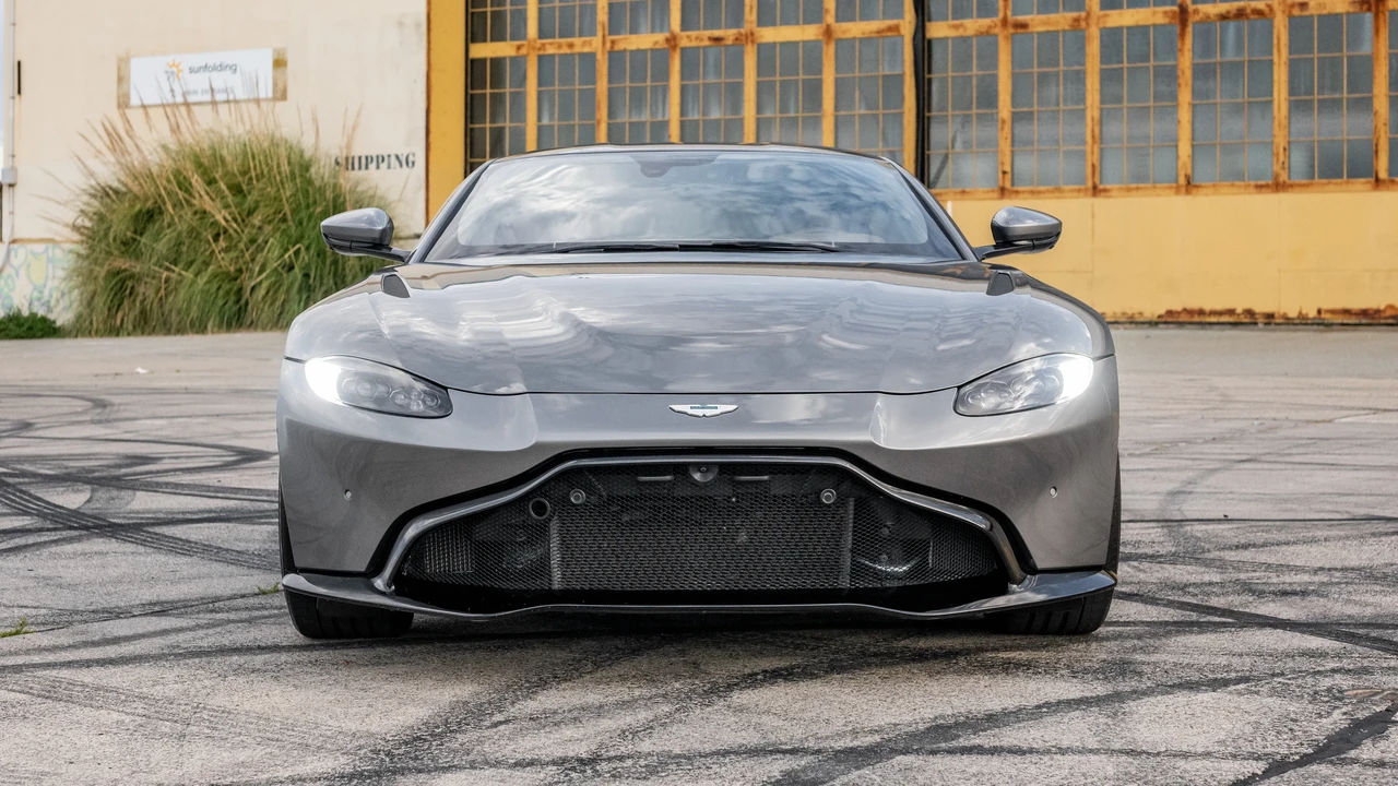 2020 Aston Martin V8 Vantage (2019+) - Image 10 of 31