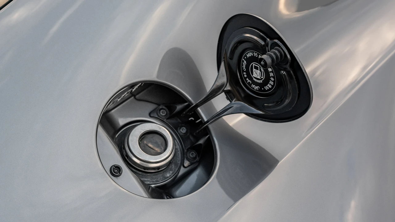 2020 Aston Martin V8 Vantage (2019+) - Image 30 of 31