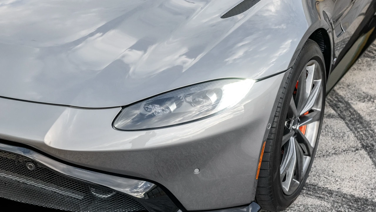 2020 Aston Martin V8 Vantage (2019+) - Image 14 of 31