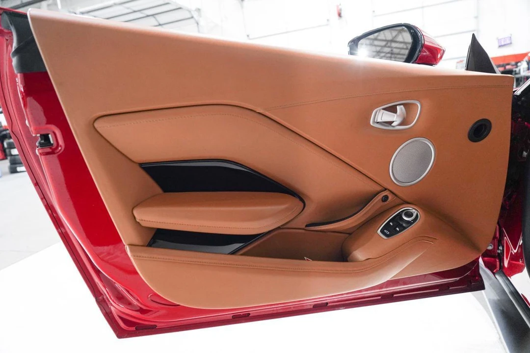 2020 Aston Martin V8 Vantage (2019+) - Image 10 of 31