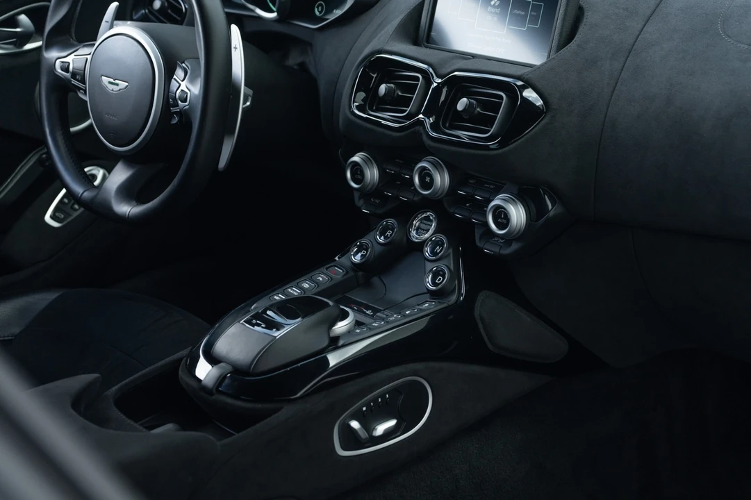 2020 Aston Martin V8 Vantage (2019+) - Image 20 of 31