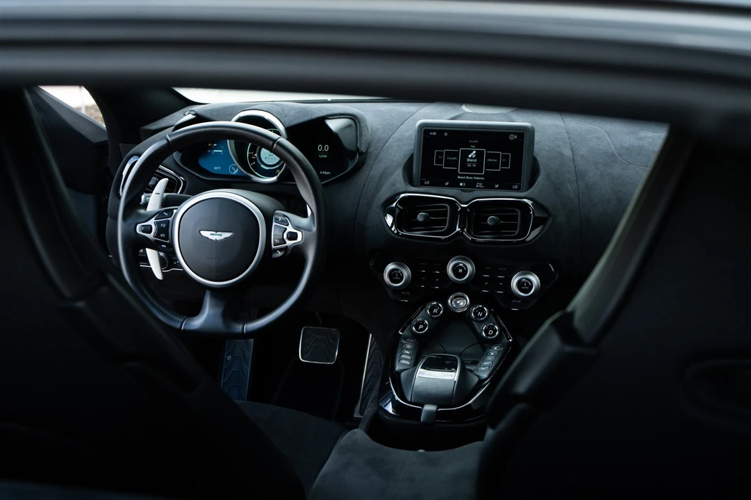 2020 Aston Martin V8 Vantage (2019+) - Image 10 of 31