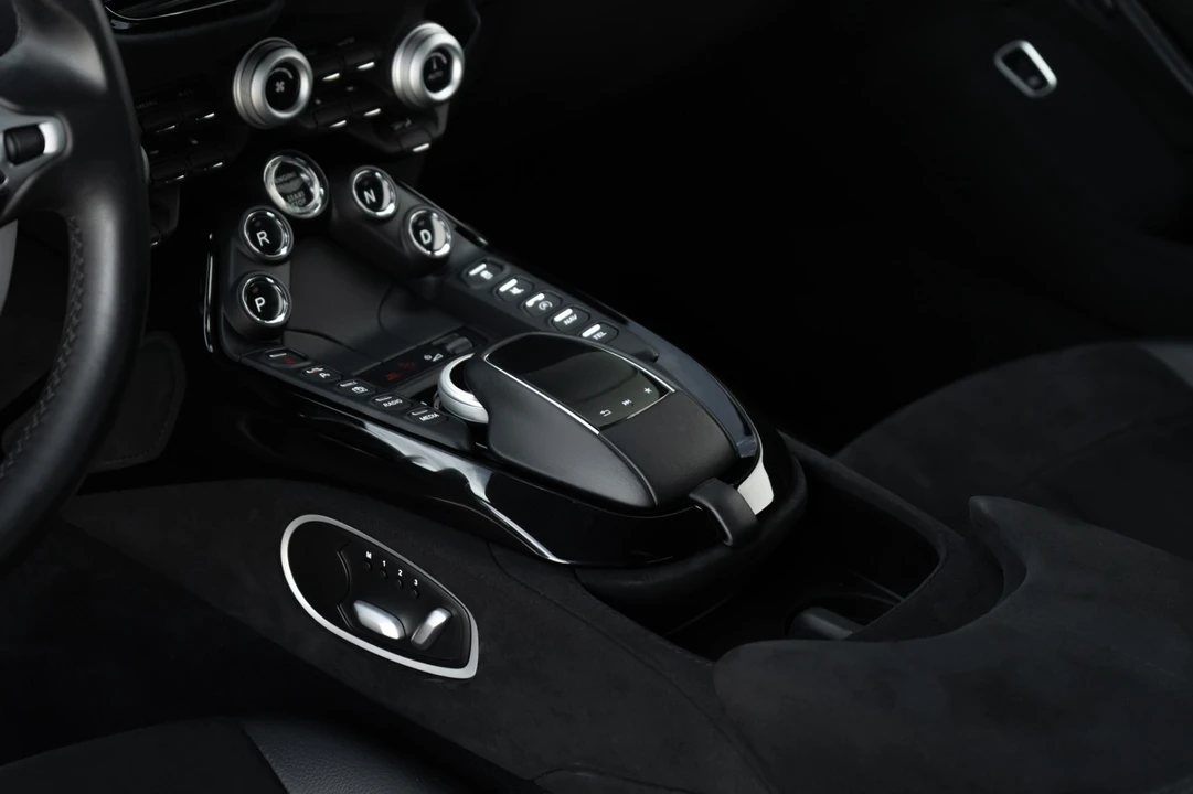 2020 Aston Martin V8 Vantage (2019+) - Image 19 of 31