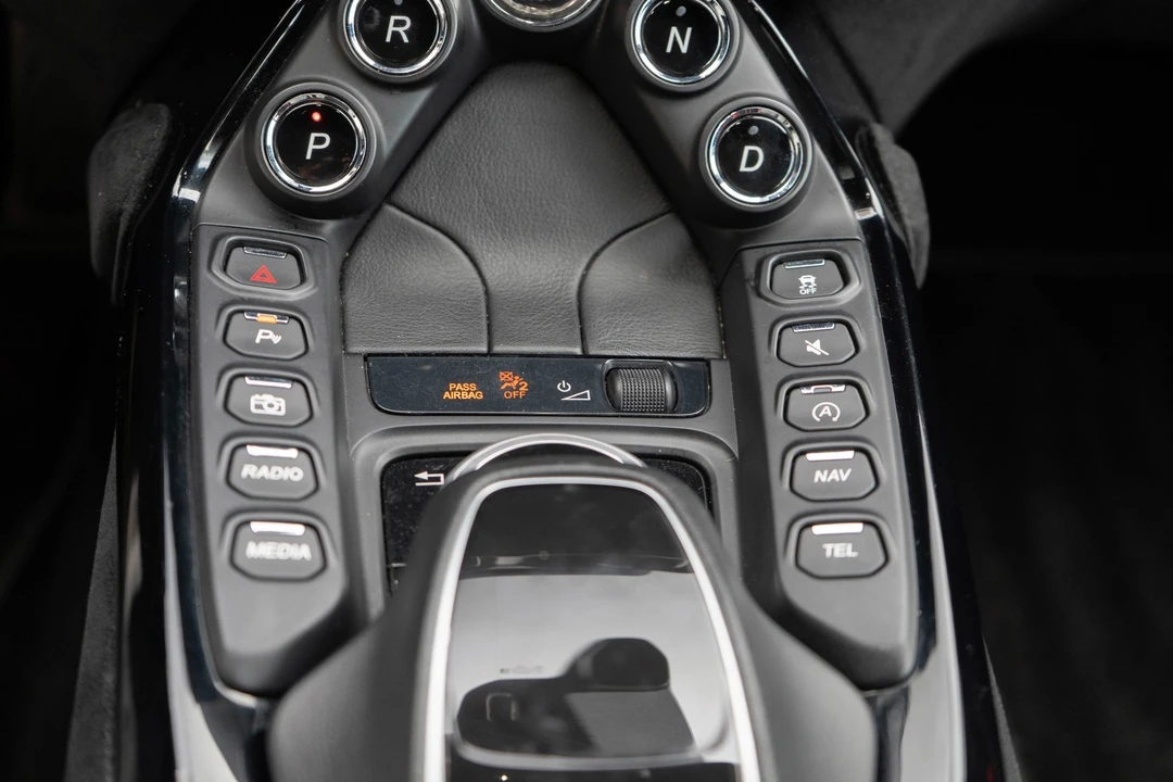 2020 Aston Martin Vantage - Image 22 of 31