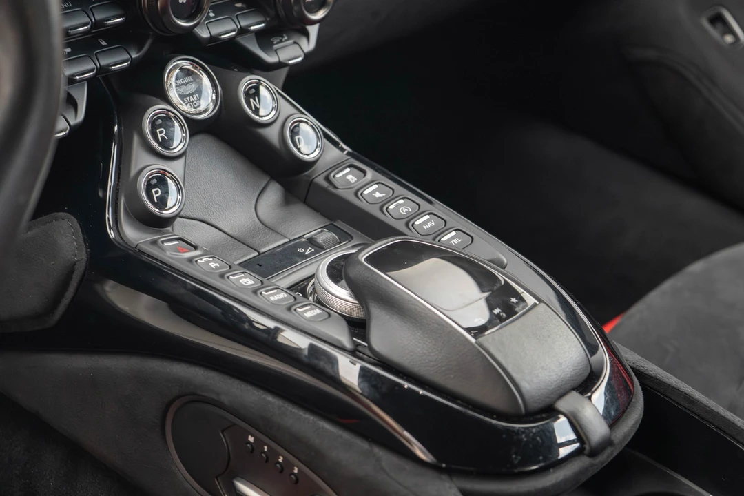 2020 Aston Martin Vantage - Image 20 of 31